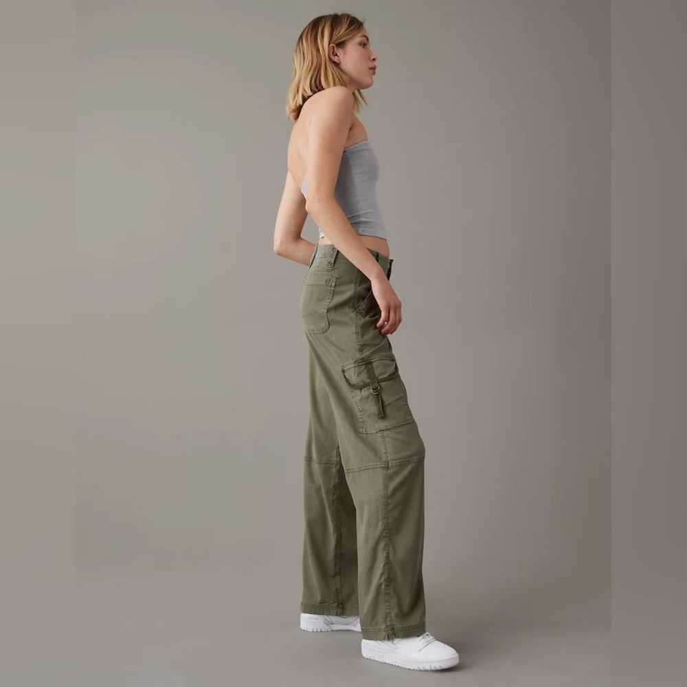 American Eagle Super High-Ride Baggy Wide Leg Cargos - Picture 2 of 5